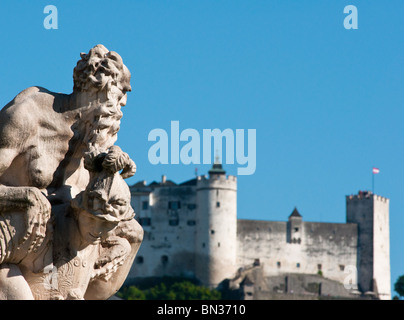 Château de Salzbourg vu de jardins de Mirabell Banque D'Images