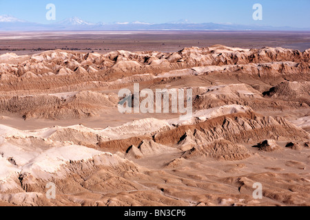 Vue sur la Cordillère de la Sal Mountains et le Salar de Atacama, près de San Pedro de Atacam au Chili Banque D'Images