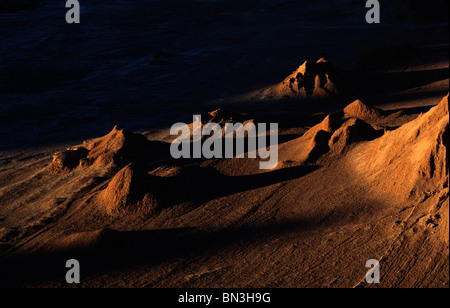 Coucher de soleil sur la vallée de la Luna ou la vallée de la Lune, près de San Pedro de Atacama au Chili Banque D'Images