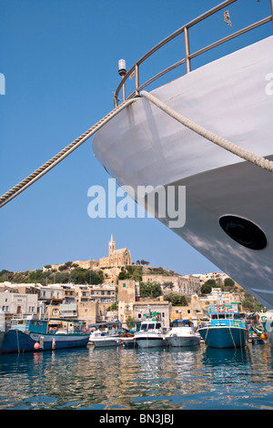 Port de pêche, Mgarr, Gozo, Malte, low angle view Banque D'Images