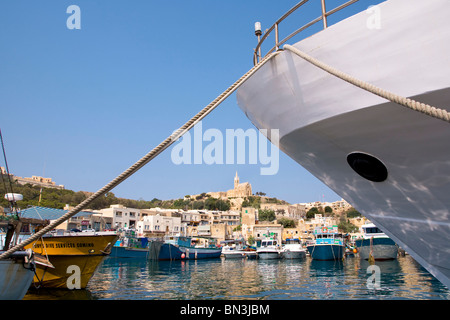 Port de pêche, Mgarr, Gozo, Malte, low angle view Banque D'Images