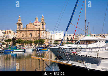 Yachts dans le port de Sliema, Malte Banque D'Images