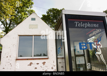 L'échange téléphonique rural moderne avec cabine téléphonique, Camptown, Scottish Borders. Banque D'Images