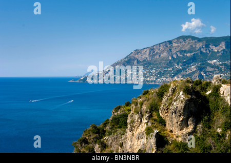 Côte Amalfitaine et la mer Méditerranée, Campanie, Italie, Europe Banque D'Images