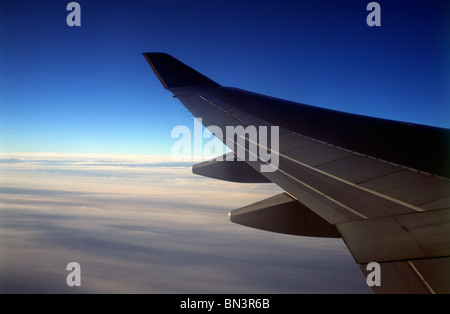 Close-up de l'aile d'avion en vol Banque D'Images