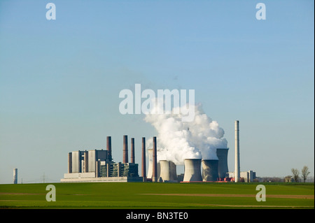 À partir de la fumée des cheminées industrielles émettrices Banque D'Images