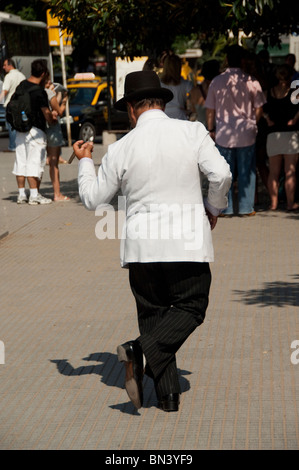 L'Argentine, capitale de Buenos Aires. Danseur de rue typique du tango argentin. Banque D'Images