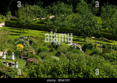 Vue d'été de Painswick Rococo Garden dans les Cotswolds Banque D'Images