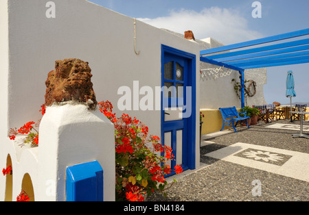 Chambre aux couleurs vives à Firostefani Santorini Cyclades Grèce Banque D'Images