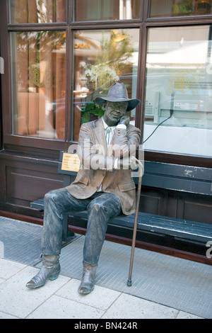 Juge de trottoir par J Steward Johnson Jr. Statue en Luisenstrasse, Hanovre, Basse-Saxe, Allemagne Banque D'Images