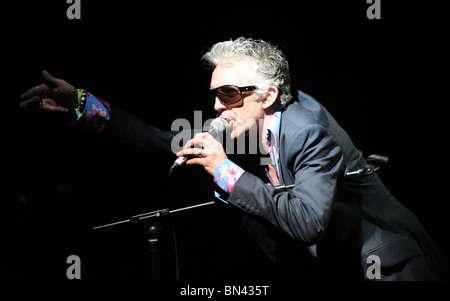 Larry Love sur la scène d'Avalon à Glastonbury Banque D'Images