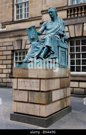 Statue de David Hume, philosophe et historien écossais. Né le 7 mai 1711. Décédé le 25 août 1776 Banque D'Images