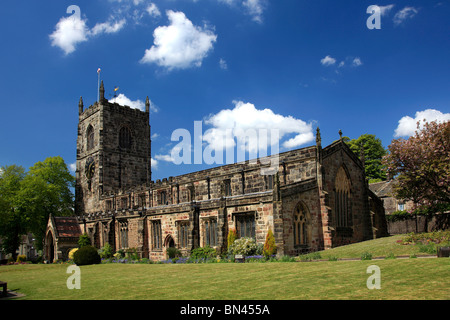 Vue d'été de l'église Holy Trinity, dans la ville de Skipton North Yorkshire, Angleterre, Royaume-Uni Banque D'Images