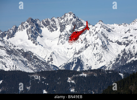 Hélicoptère de sauvetage du service de sauvetage en montagne, Jerzens, Autriche Banque D'Images
