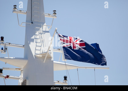 Le Blue Ensign pavillon sur le mât principal de la Cunard Liner 'Queen Victoria' Banque D'Images