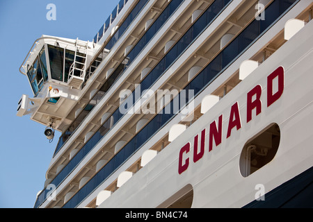 Vue de l'aileron de passerelle bâbord et les cabines de la Cunard, 'la reine Victoria'. Banque D'Images