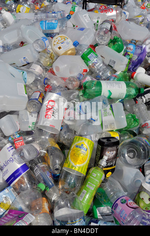 Les bouteilles de boissons en plastique prêt pour le recyclage. Banque D'Images