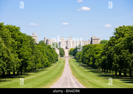 Le Château de Windsor à partir de la Longue Marche, Windsor, Berkshire, Angleterre