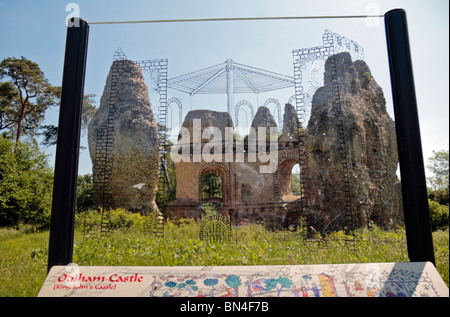 Avis de flint et Ruines du donjon d'octogonale Odiham Castle à travers un panneau de verre avec un dessin de la conception originale, Hampshire UK. Banque D'Images