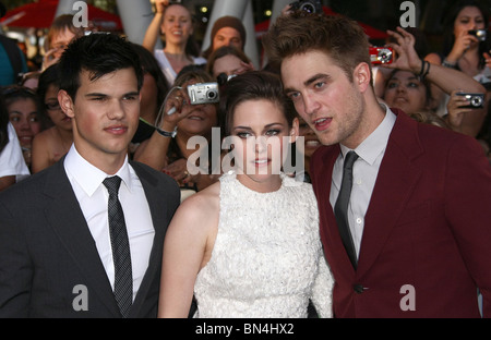 TAYLOR LAUTNER, Kristen Stewart, Robert Pattinson LA TWILIGHT SAGA : ECLIPSE PREMIÈRE MONDIALE AU FESTIVAL DU FILM DE LOS ANGELES DOWNTOWN Banque D'Images