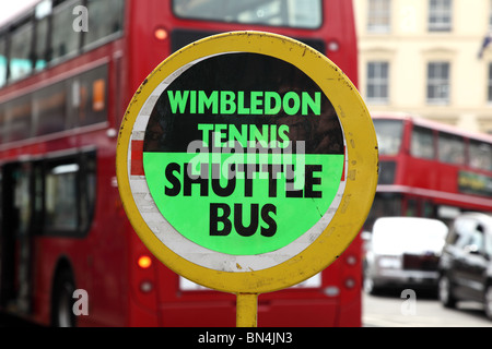 Inscrivez-vous pour le tournoi de tennis de Wimbledon tennis navettes au cours de semaine à Wimbledon, Merton, London, SW19. Banque D'Images