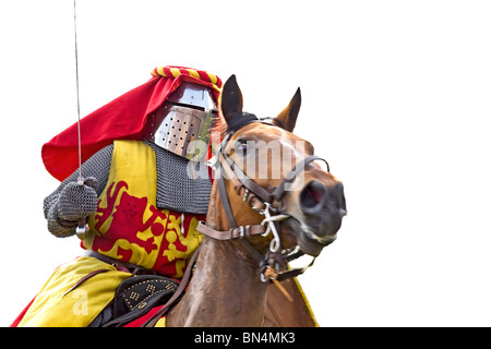 Tournoi de chevalerie. Chevalier avec armure et épée prêt à combattre. Banque D'Images