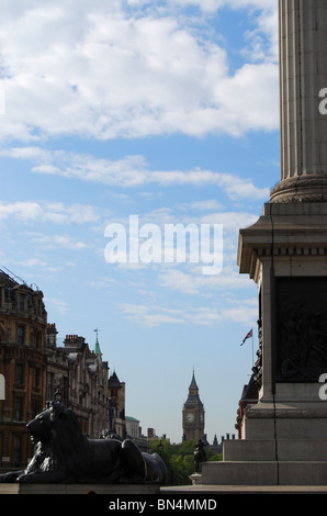 Big Ben vue de Trafalgar Square, Londres, Angleterre Banque D'Images