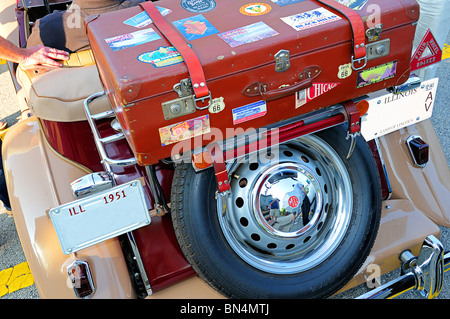 Porte-bagages et valise à 1951 MG TD Banque D'Images