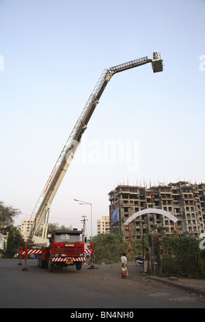 Véhicule de pompiers ; Branto ; utilisée pour la lutte contre les incendies pour les tours ; extension escabeau près de Upavan lake ; Thane ; Maharashtra, Inde Banque D'Images