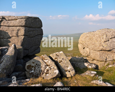 Vue nord-est de Oui Tor vers West Mill Tor. Gamme Okehampton Devon Dartmoor NP UK Banque D'Images