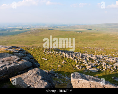 Vue nord-est de Oui Tor vers West Mill Tor. Gamme Okehampton Devon Dartmoor NP UK Banque D'Images