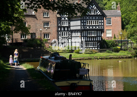 Le paquet House ( Grade ll 19e siècle classée monument historique) et le Canal de Bridgewater, Worsley, Salford, Greater Manchester, UK Banque D'Images