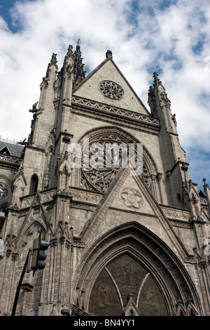 Basílica del Voto Nacional église néogothique à Quito, Equateur Banque D'Images