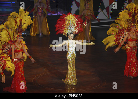 Monde-célèbre Alcazar Cabaret Show. Thaïlande Banque D'Images