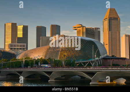 Esplanade Theatre et Esplanade Bridge Central Business District Singapore Banque D'Images