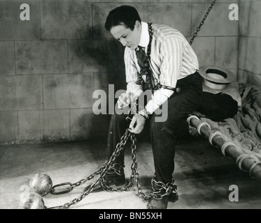 HARRY HOUDINI (1874-1926) Hungarian-American escapologist et magicien Banque D'Images