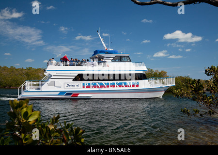 Voyage en bateau en tenant les touristes autour du parc d'état de John Pennekamp, Key Largo, en Floride. Banque D'Images