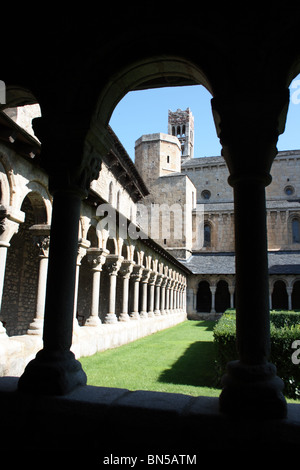 Cloître de la cathédrale romane de Saint Maria, Cathédrale de Santa Maria à La Seu d'Urgell, Pyrénées, Catalunya, Espagne Banque D'Images