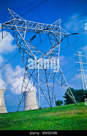 Three Mile Island 3 centrales nucléaires électriques des tours de refroidissement de l'usine industrielle Banque D'Images