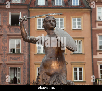 Statue de sirène ou Syrena sur la place de la vieille ville de Varsovie en Pologne Banque D'Images