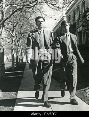 ALDOUS Huxley (1894-1963) écrivain anglais avec son seul fils Matthieu Banque D'Images