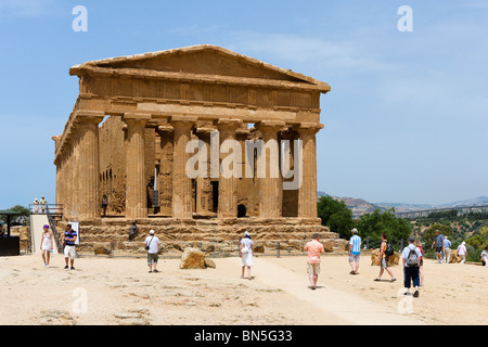 Le temple de Concordia, Vallée des Temples, Agrigente, Sicile, Italie Banque D'Images