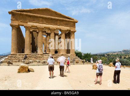 Le temple de Concordia, Vallée des Temples, Agrigente, Sicile, Italie Banque D'Images