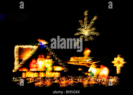 Une crèche de Noël en mouvement dans une parade de bateaux Banque D'Images