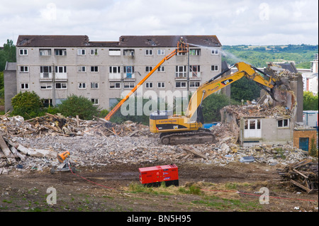 Démolition de la tristement célèbre Billy Carter conseil Banques domaine surplombant à Penarth Cardiff Vale of Glamorgan South Wales UK Banque D'Images