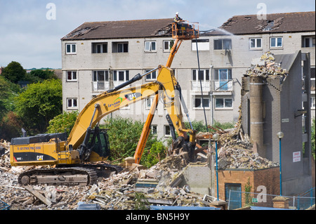 Démolition de la tristement célèbre Billy Carter conseil Banques domaine surplombant à Penarth Cardiff Vale of Glamorgan South Wales UK Banque D'Images