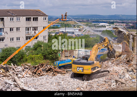 Démolition de la tristement célèbre Billy Carter conseil Banques domaine surplombant à Penarth Cardiff Vale of Glamorgan South Wales UK Banque D'Images