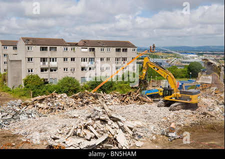 Démolition de la tristement célèbre Billy Carter conseil Banques domaine surplombant à Penarth Cardiff Vale of Glamorgan South Wales UK Banque D'Images