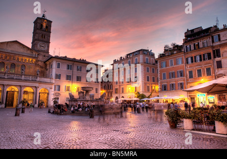 Vie nocturne à Trastevere, Rome, Italie Banque D'Images