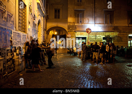 Vie nocturne à Trastevere, Rome, Italie Banque D'Images